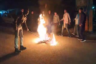 taypa-burns-journalist-manoj-goswami-effigy-in-sarupathar