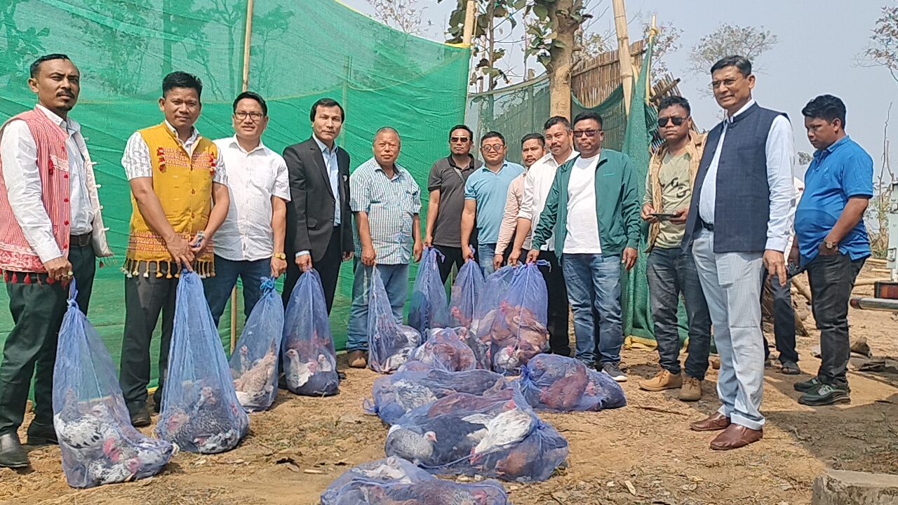 বন্দুক-বাৰুদ এৰি কৃষিকৰ্মত বিভোৰ কাৰ্বি এক্স বিভলিউশ্যনাৰীৰ সদস্য