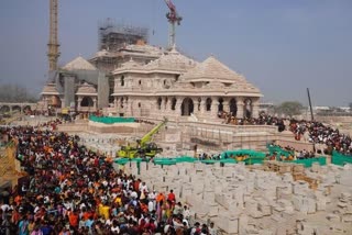 अयोध्या में श्रद्धालुओं ने किये रामलला के दर्शन