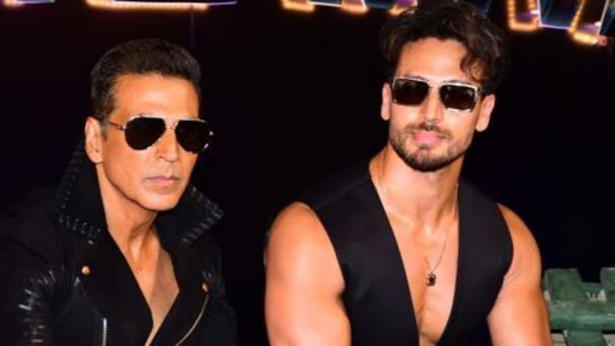 Akshay Kumar with Tiger Shroff (IANS image)