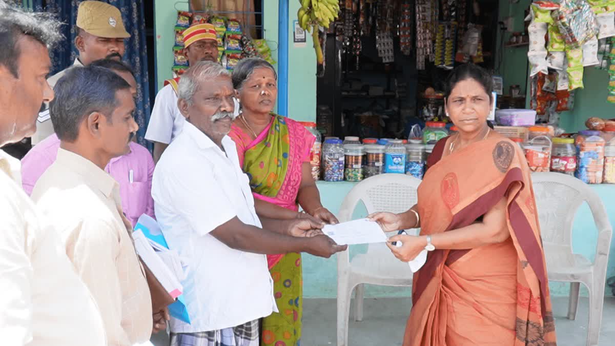 பூத் சிலிப் வழங்கும் பணியை தொடங்கி வைத்த தருமபுரி கலெக்டர்