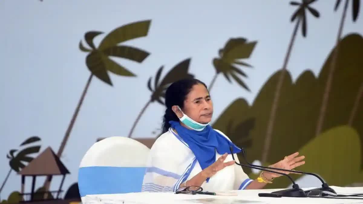 west bengal cm mamata banerjee meets cyclone victims at hospital in jalpaiguri