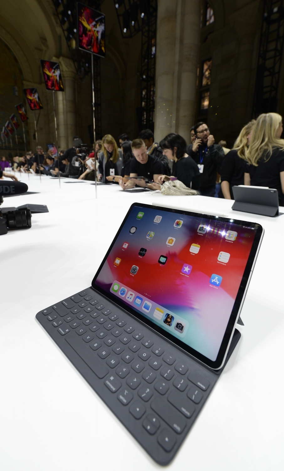 Apple OLED iPad Pro