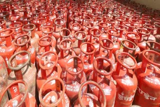 Symbolic photo: Commercial gas cylinders become cheaper (Photo IANS)