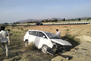Car overturned in ditch on Delhi Mumbai Expressway in Alwar district