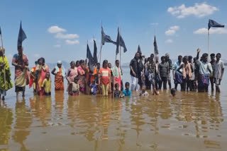 Fishermen protest at Vaigai