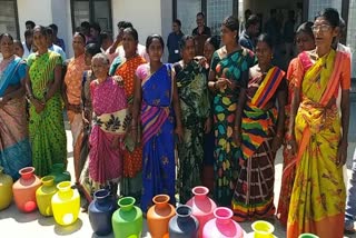 Women_Protest_With_Empty_Bins_Infront_Of_Collectorate