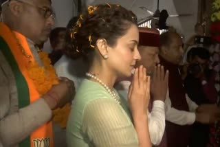 kangana-ranaut-offers-prayers-at-bhimakali-temple-himachal-pradesh