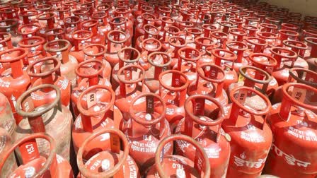 Symbolic photo: Commercial gas cylinders become cheaper (Photo IANS)