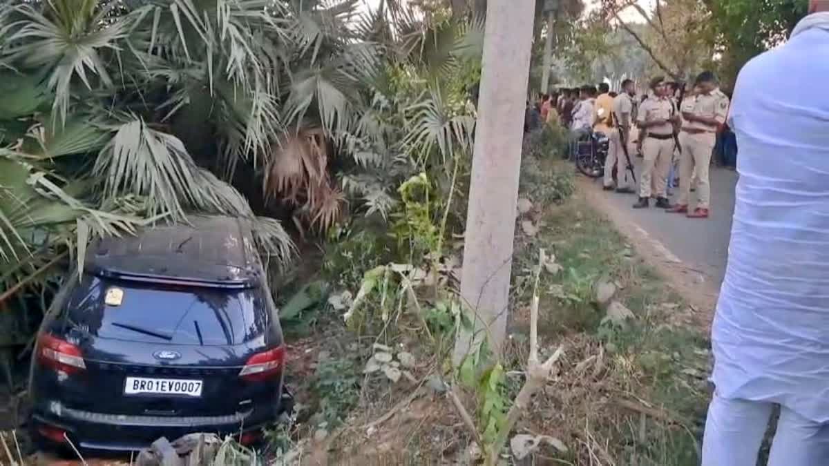 नालंदा में एसटीएफ और तस्कर की गाड़ी पलटी