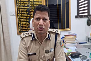 Police officials contacting their families to make Naxals surrender In Palamu