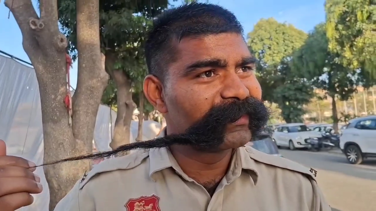 Everyone is surprised to see the moustache of Karnal Police Jawan Sukhdayal Singh a resident of Kurukshetra