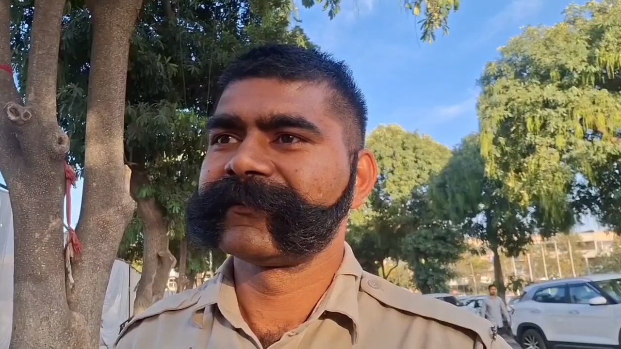 Everyone is surprised to see the moustache of Karnal Police Jawan Sukhdayal Singh a resident of Kurukshetra
