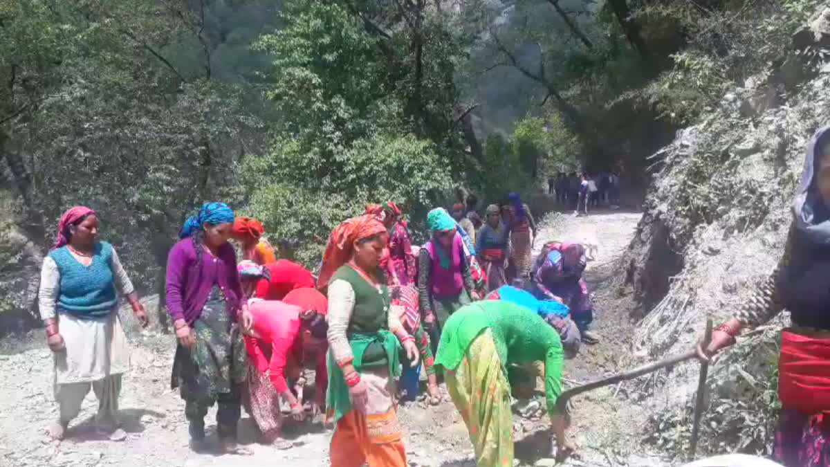 Villagers Constructed Road in Uttarkashi