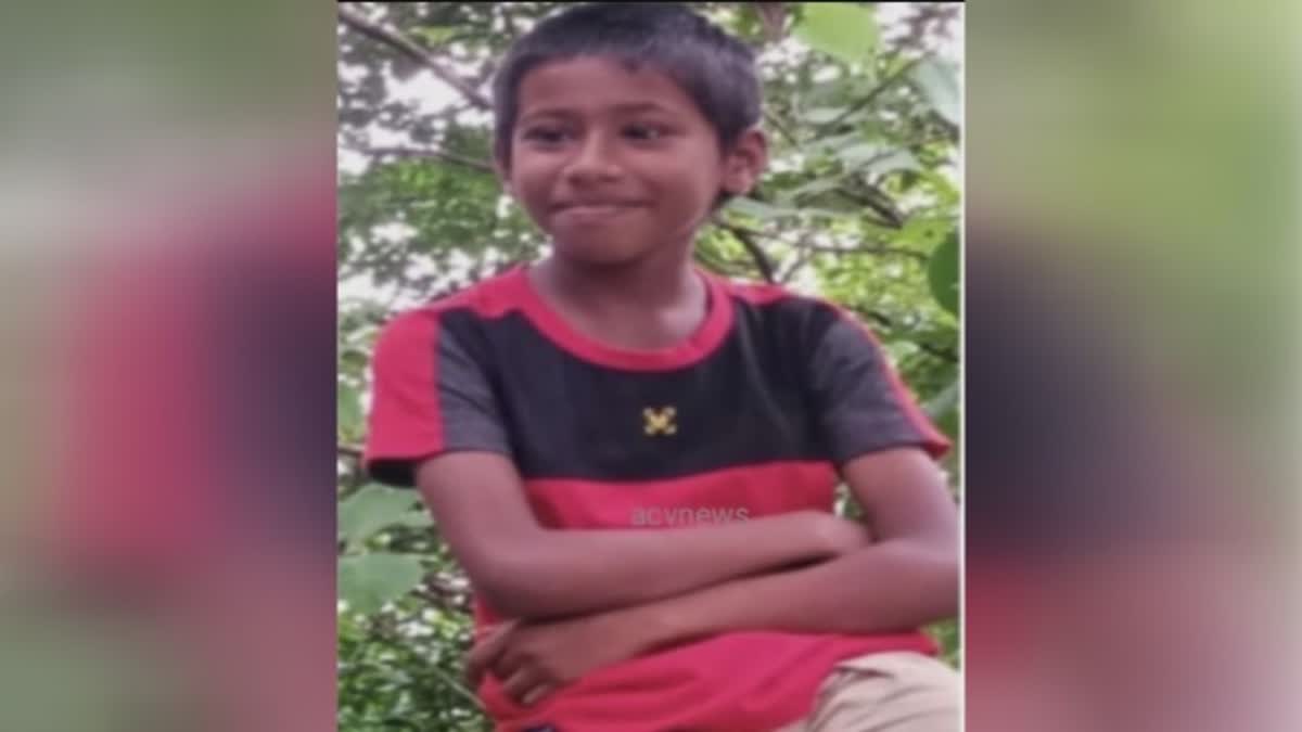 TRIED TO PICK UP BALL  FELL INTO WELL AND DIED  BOY DIED IN KOTTAYAM  കിണറ്റിൽ വീണ്‌ വിദ്യാർഥി മരിച്ചു