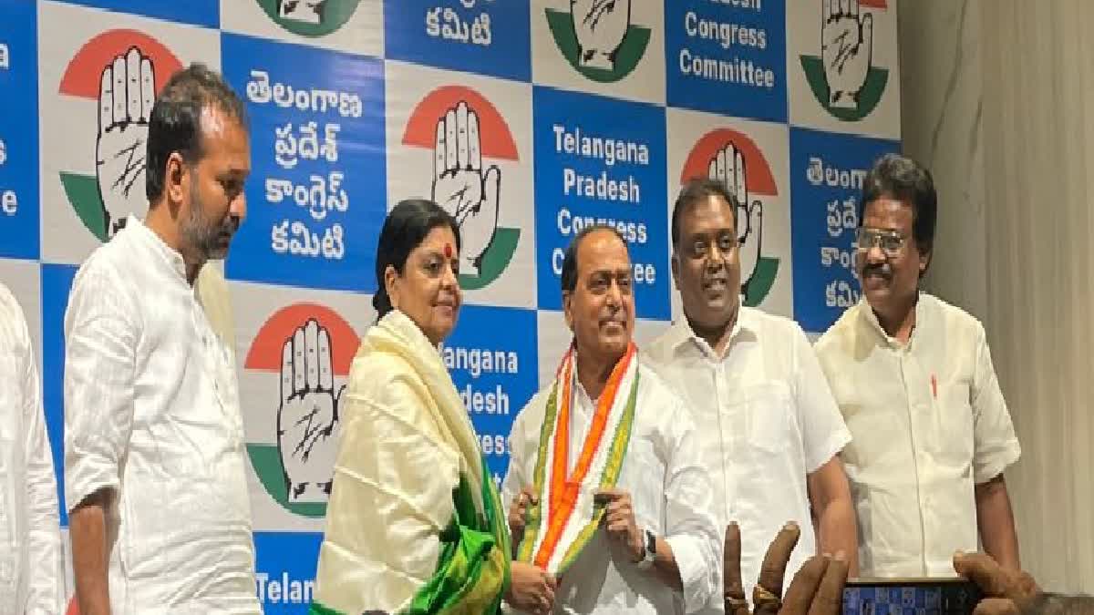 Indrakaran Reddy joins Congress party