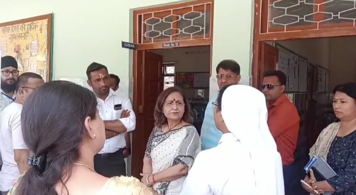 Geeta Khanna Inspect Private school in Vikasnagar