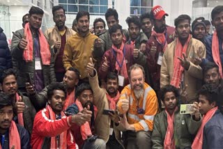 International tunnel expert Arnold Dix (M) posing with workers rescued from Silkyara tunnel in Uttarakhand