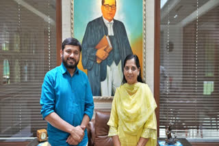 Congress's North East Delhi candidate Kanhaiya Kumar on Wednesday met Chief Minister Arvind Kejriwal's wife Sunita at her residence to extend his support to the alliance's fight to "save Constitution and democracy."