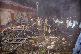 massive-fire-breaks-out-at-delhi-popular-dilli-haat-market-30-shops-gutted-no-causality