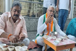 Former CM Bhupesh Baghel eats Bore baasi