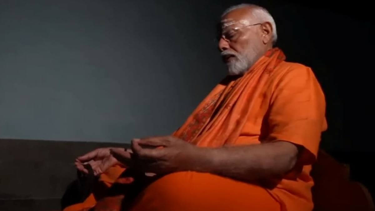 pm-modi-embarks-on-day-2-of-meditation-in-kanyakumari