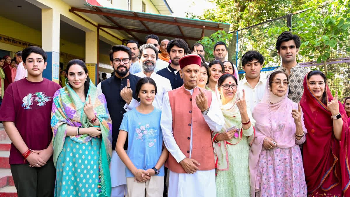 Anurag Thakur casts his vote