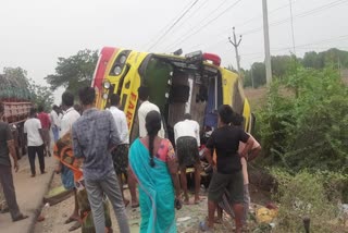 road_accident_in_palnadu_district_20_people_injured