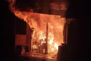 fire-breaks-out-due-to-refrigerator-explosion-in-shop-in-lucknow-one-dead