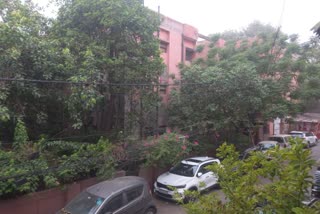 प्रचंड गर्मी के बीच दिल्ली में झमाझम बारिश