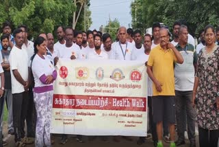 சுகாதார நடைப்பயிற்சியில் ஆர்வத்துடன் கலந்துகொண்ட பொதுமக்கள்