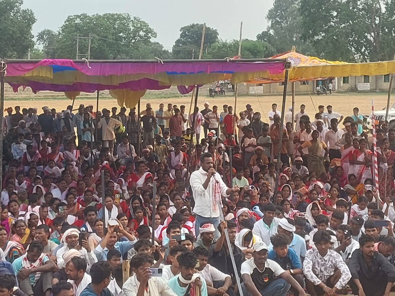 attacked-in-beddo-police-station-and-beat-up-policeman-over-sarna-land-dispute