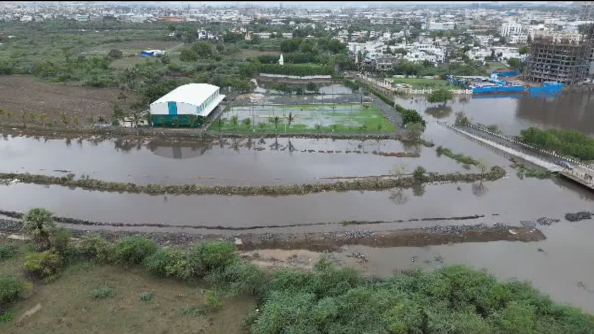 Surat Rain : સુરતનો બાયોડાયવર્સિટી પાર્ક ખાડીમાં તબદીલ, કતારગામમાં કમર સુધી પાણી ભરાતા તંત્ર દોડતું થયું