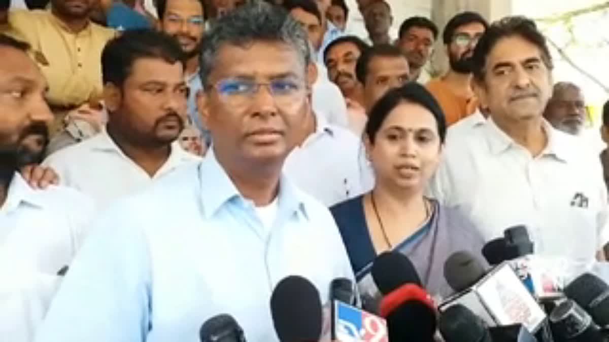 Minister Sathish Jarakiholi