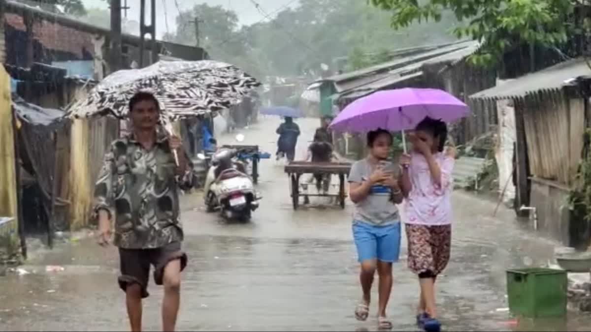 Valsad Rain : વલસાડની ઔરંગા નદીમાં ગાંડીતુર, 70થી વધુ રસ્તા બંધ, લાઉડ સ્પીકરથી લોકોને સતર્ક કરવામાં આવ્યા