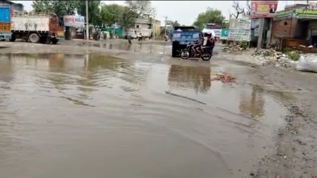 Bad condition road in Panipat