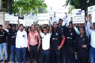 Odisha Secretariat Seva Sangh stages protest