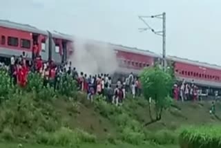 smoke-from-bihar-sampark-kranti-superfast-train-in-darbhanga