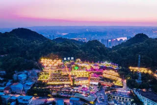 World's largest restaurant in China can accommodate 5,800 at a time