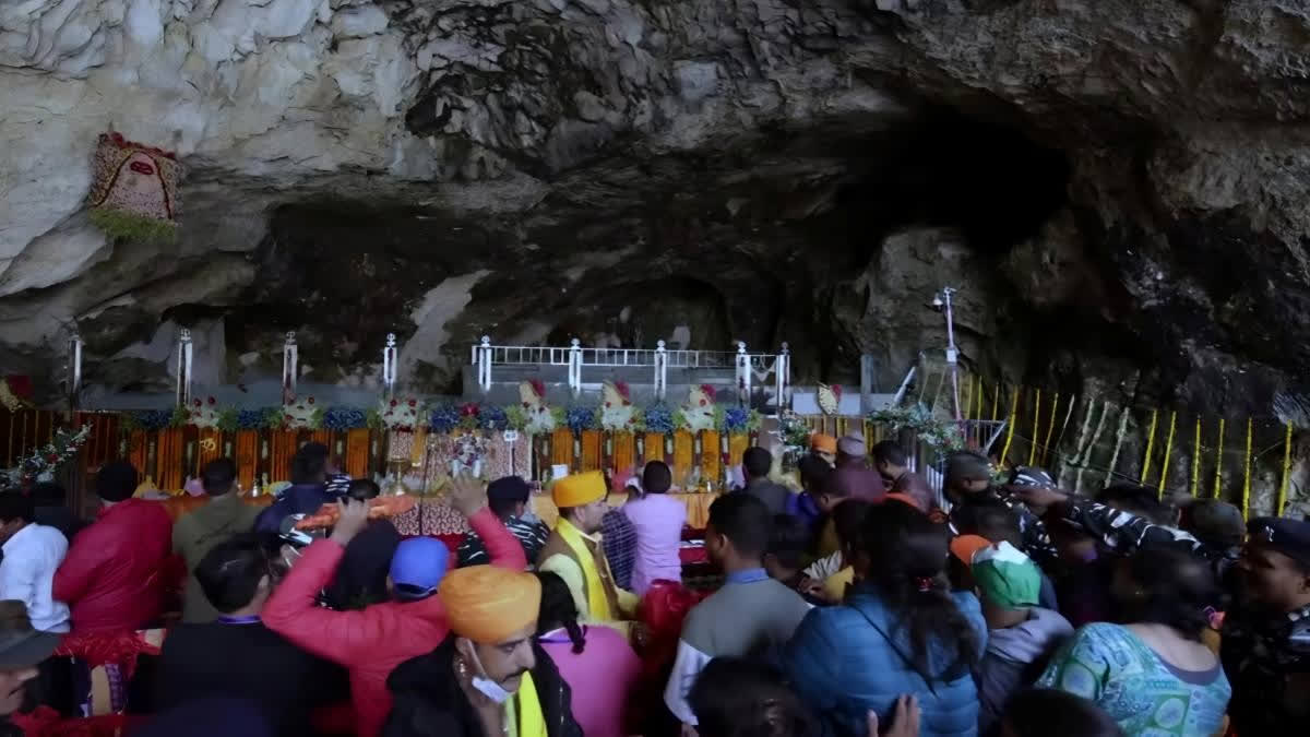 28534 pilgrims perform darshan Amarnath Yatra during the last two days
