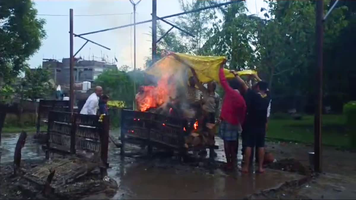 NO ROOF IN CREMATORIUM OF BURHANPUR