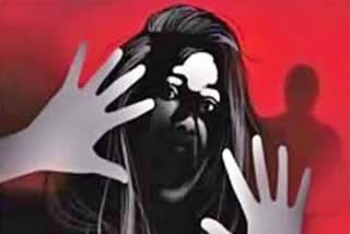 Father rapes minor daughter