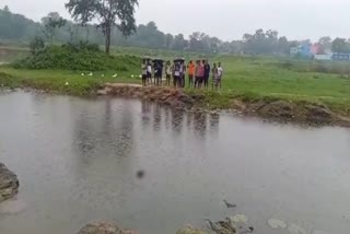 youth dead body recovered from pond in Bokaro