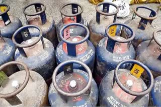 LPG Cylinder Price: કોમર્શિયલ એલપીજી સિલિન્ડરના ભાવમાં બમ્પર ઘટાડો