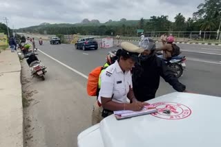 traffic-police-fined-those-who-violated-the-rules-in-mysore-bangalore-express-highway