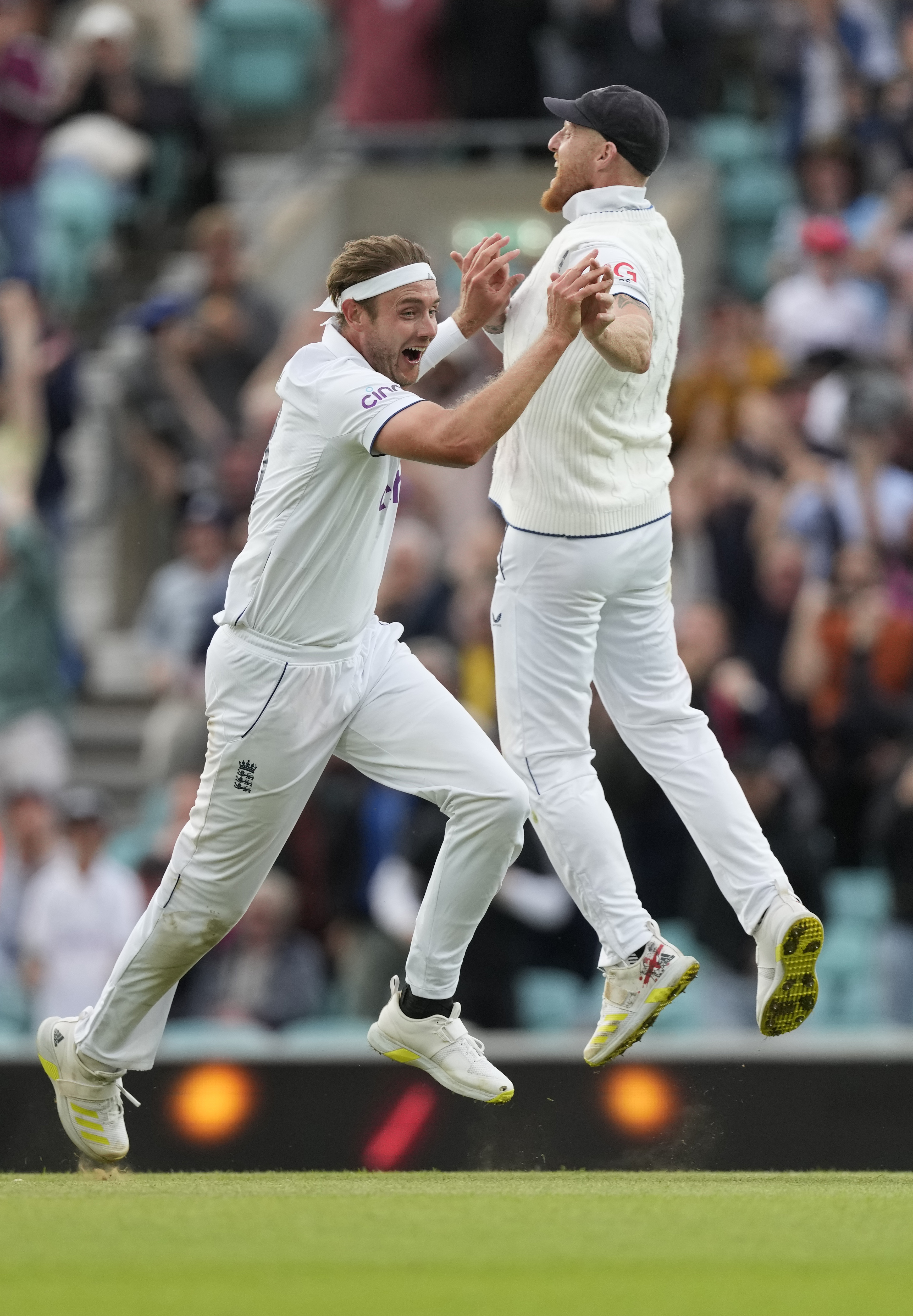 Wearing his familiar white headband, Stuart Broad roared in — knees pumping — to send down one last delivery in his brilliant cricket career.  Broad, one of England's greatest-ever players, wasn't going to let this moment pass him by. Not in the final test of an Ashes series, the kind of match this 37-year-old pace-bowling warrior has lived for.