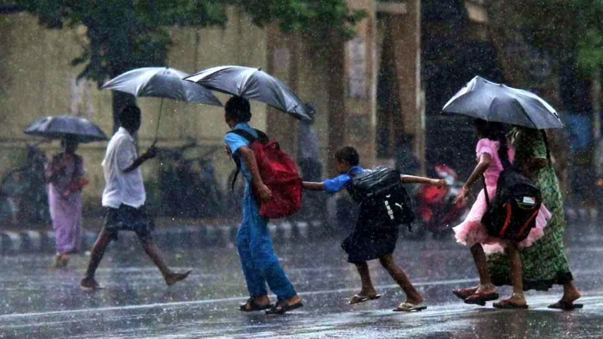 WEATHER UPDATE IN KERALA  മഴ മുന്നറിയിപ്പ് കേരളം  RED ALERT IN 5 DISTRICTS  മഴ സ്‌കൂള്‍ അവധി