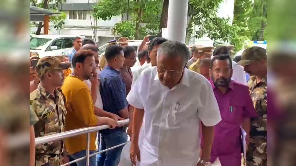 WAYANAD LANDSLIDE  PINARAYI VIJAYAN ALL PARTY MEETING  വയനാട്ടിൽ സർവകക്ഷിയോഗം  വയനാട് ഉരുള്‍പൊട്ടല്‍