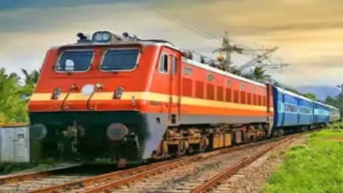 ട്രെയിനുകള്‍ റദ്ദാക്കി  KELARA RAIN  KERALA LATEST RAIN NEWS  CANCELED TRAINS IN TRISSUR