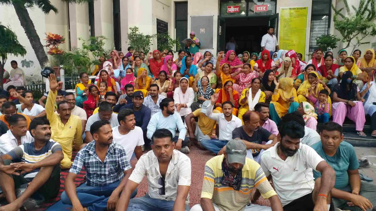 cleaning staff protest in haldwani